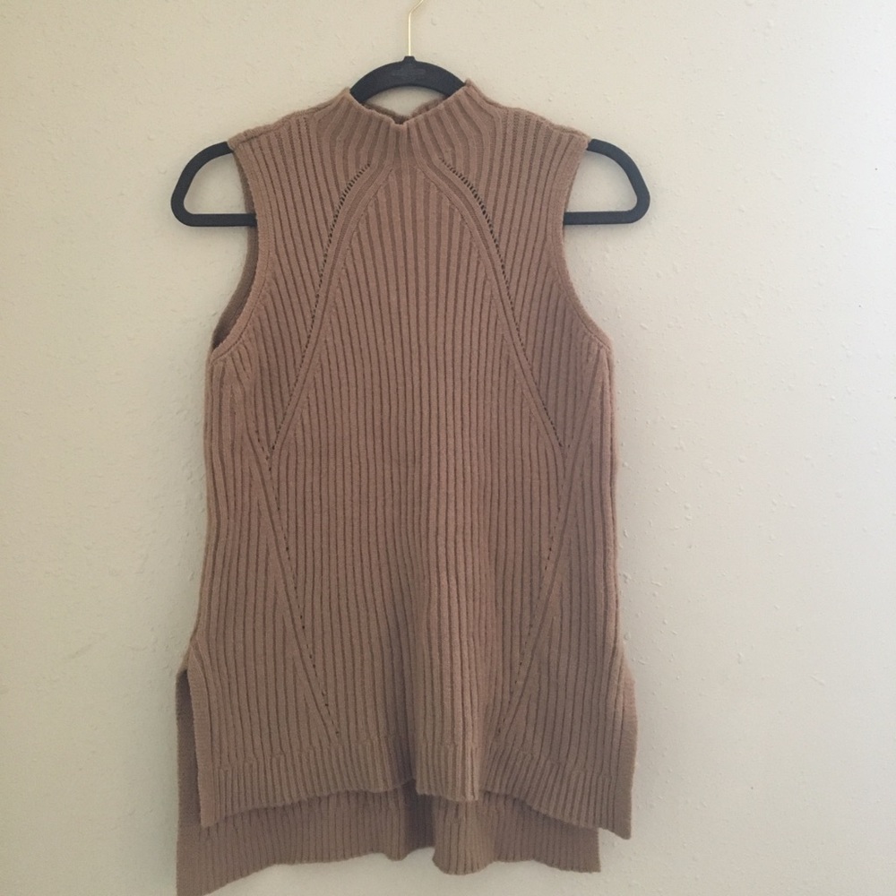 Sleeveless mock turtle neck